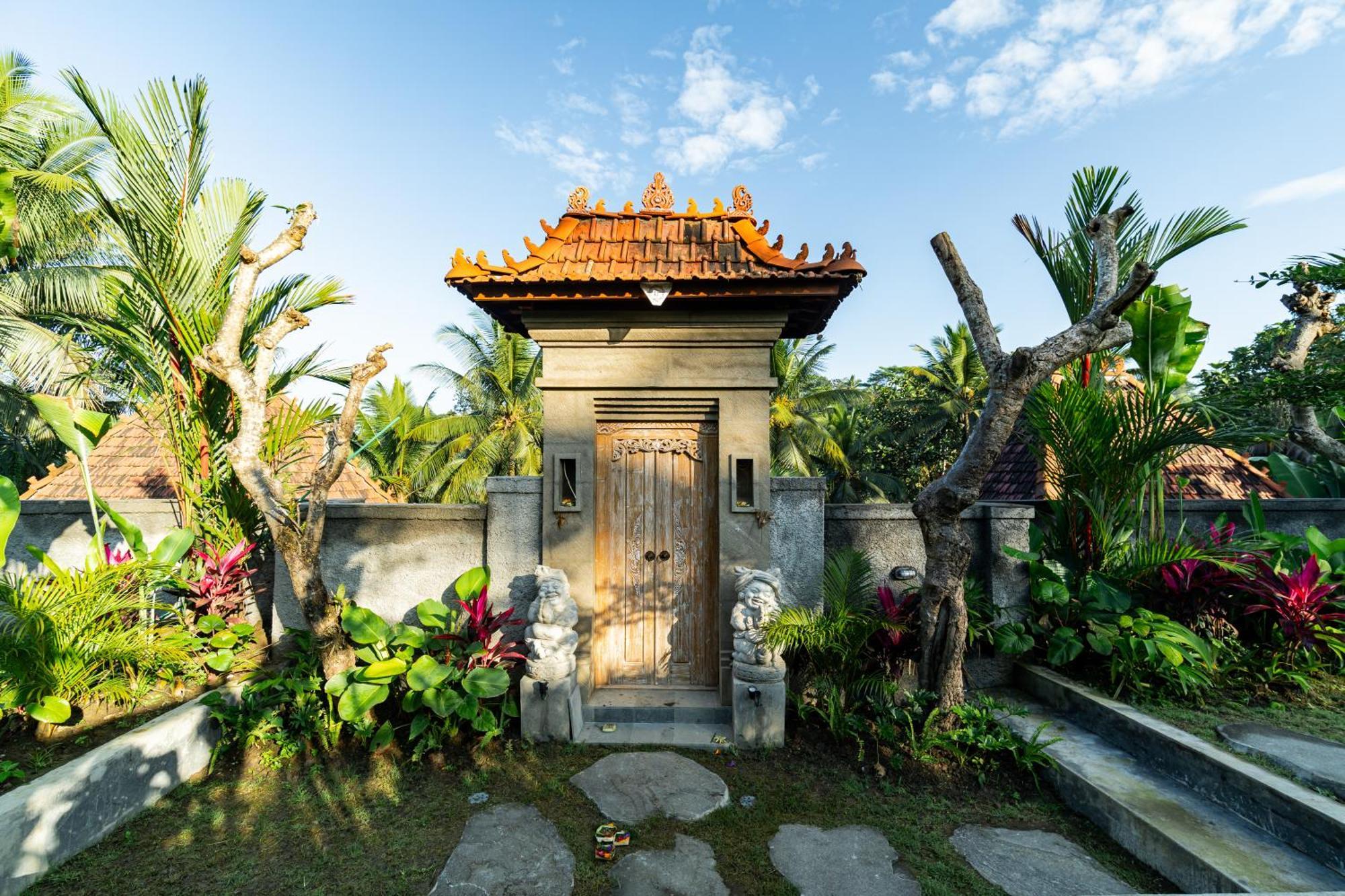 Madani Antique Villas by EPS Ubud Exterior foto